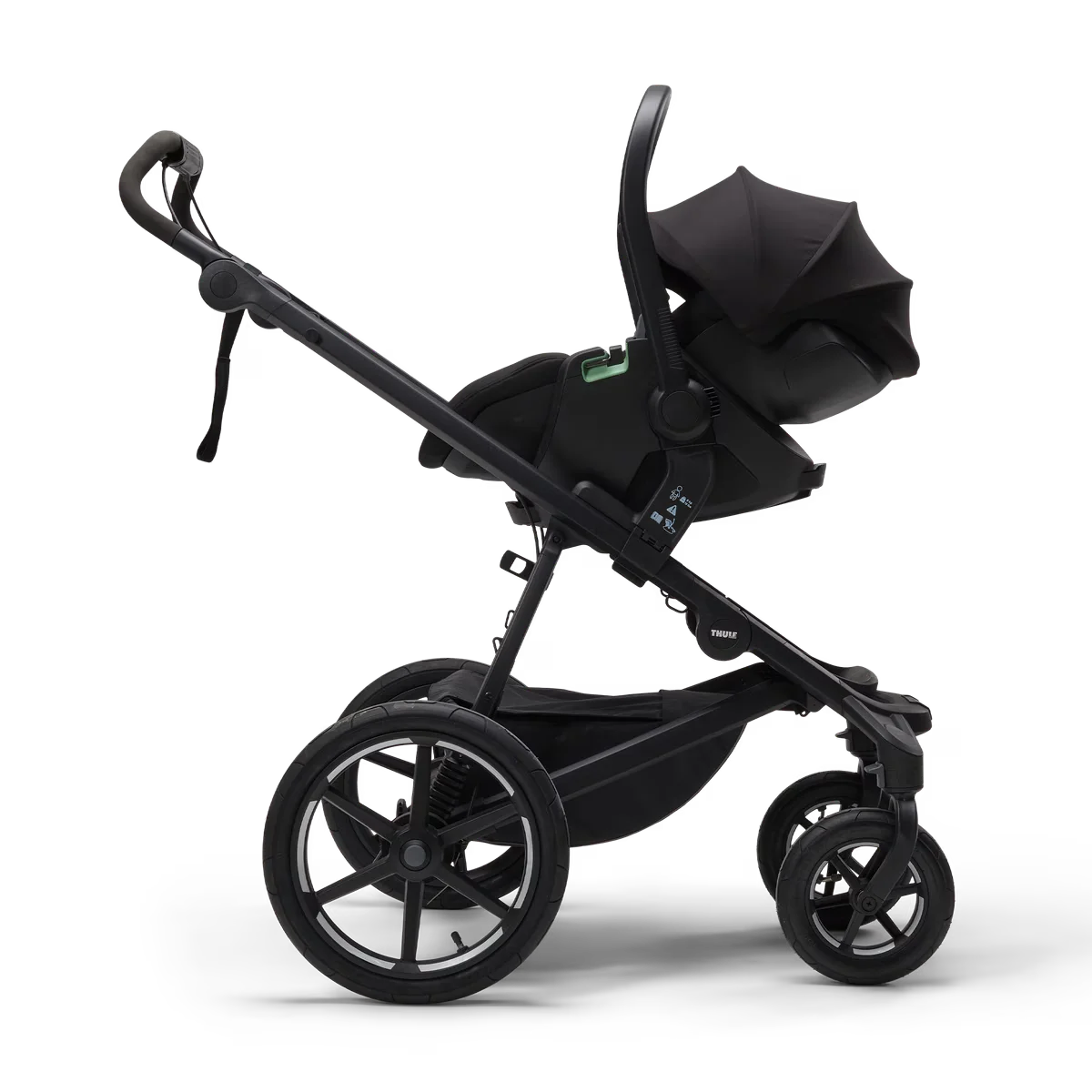 Hyr det barnvagnskompatibla babyskyddet Thule Maple i svart av Parently