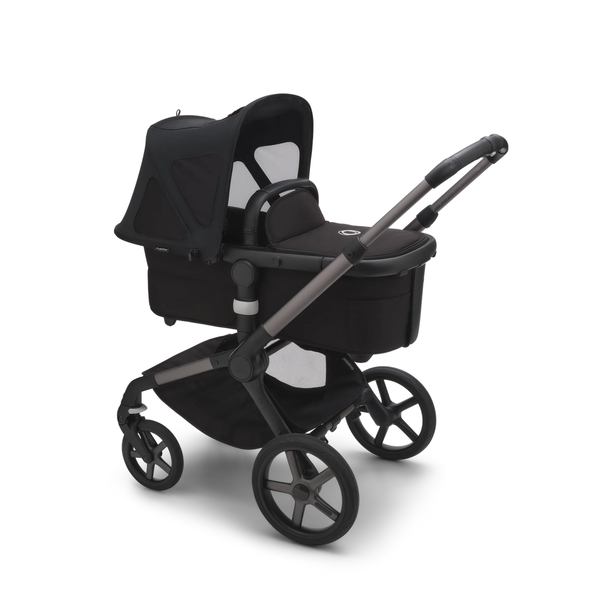 Bugaboo Fox 5 Breezy sufflett i midnattssvart med ventilationsfönster monterad på liggvagn