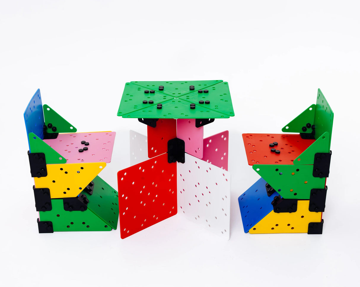 EAZYMEC Grundpaket: Bord och stolar i mixade fรคrger frรฅn sidan