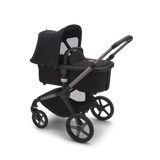 Bugaboo Fox 5 Breezy sufflett i midnattssvart med ventilationsfönster monterad på liggvagn