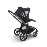 Bugaboo Fox 5 Breezy sufflett i midnattssvart med ventilationsfönster monterad på sittvagn, sedd från sidan
