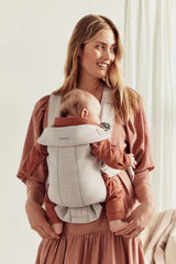Hyr BabyBjörn Bärsele Mini i ljusbeige från Parently
