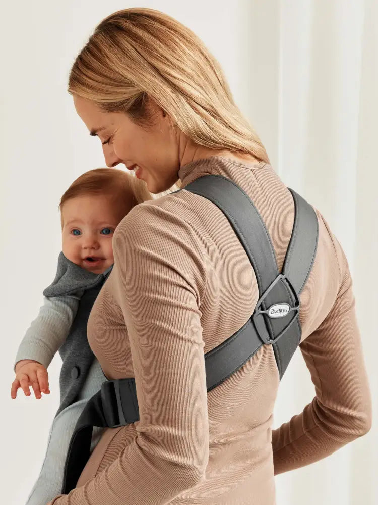 Hyr BabyBjörn Bärsele Mini i grått från Parently